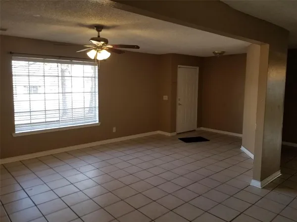 $1,950 | 204 Woodlawn Drive, Keene, TX 76059