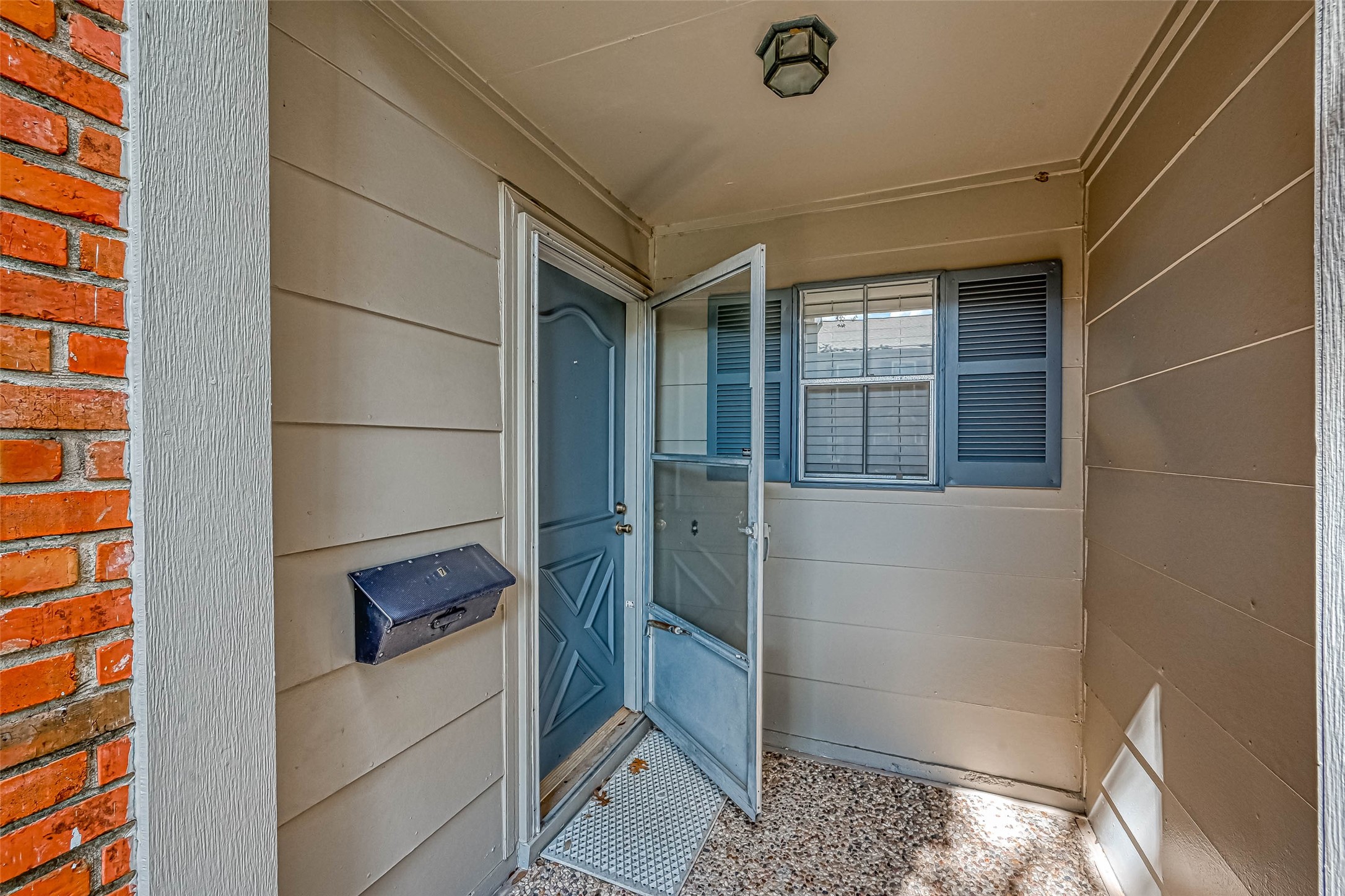 14179 Misty Meadow Lane Houston, TX 77079 - Photo 8 of 41 a bathroom with a shower