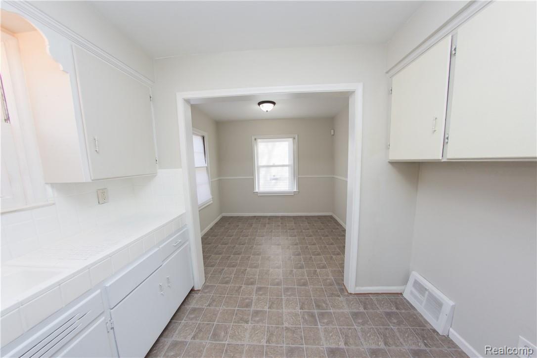 13437 Toepfer Road Warren, MI 48089 - Photo 17 of 57 kitchen-10.jpg