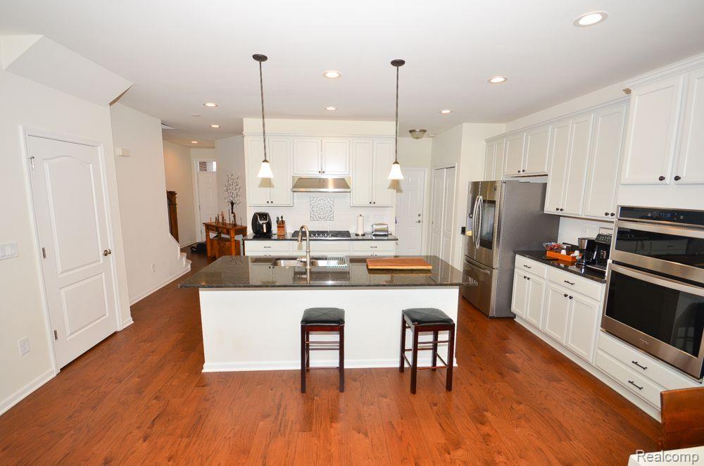 24823 Ivy Road Novi, MI 48375 - Photo 4 of 17