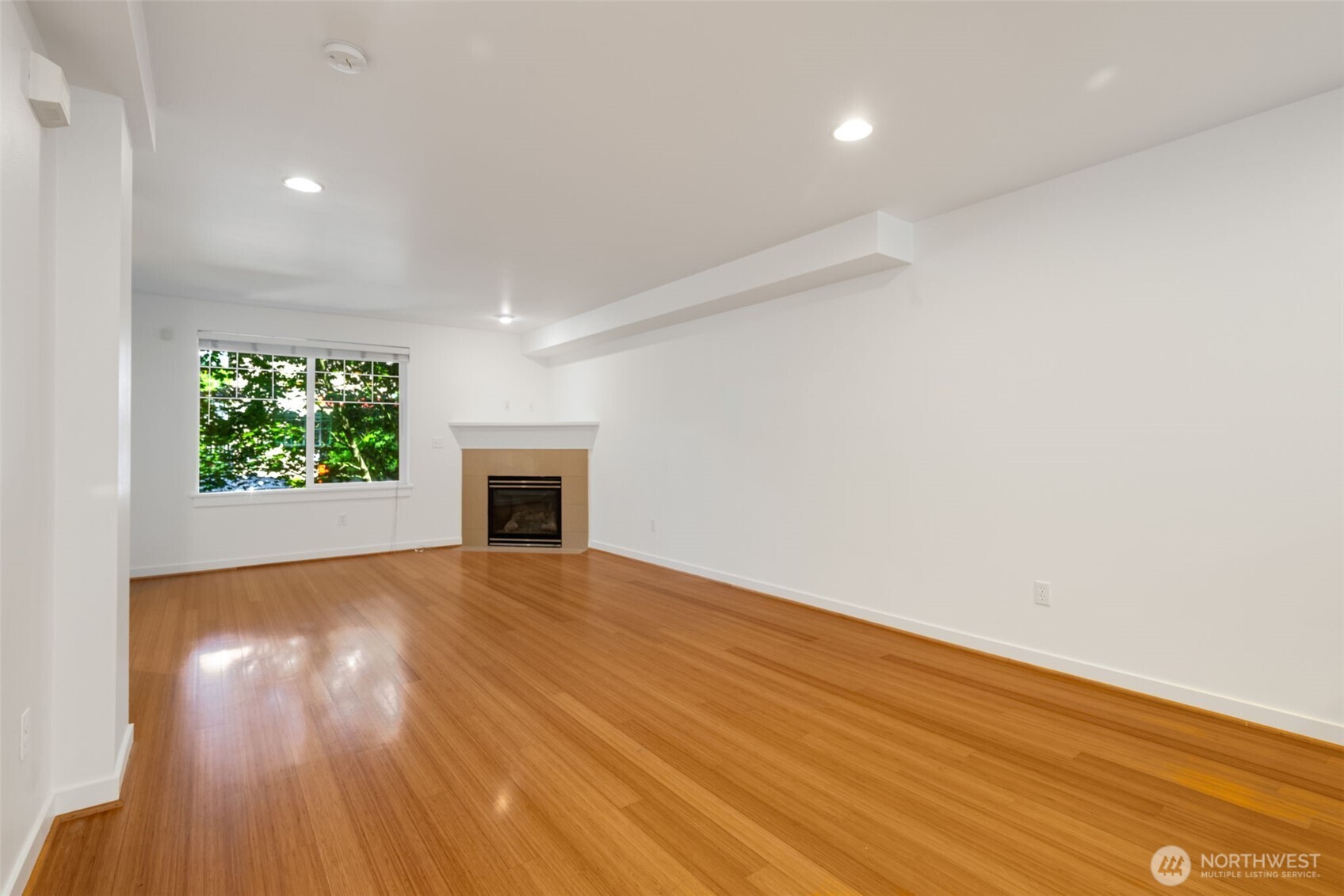 935 North 97th Street, Unit B Seattle, WA 98103 - Photo 4 of 37