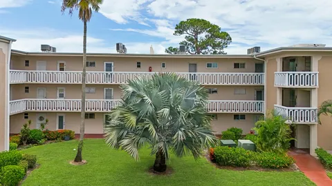 $115,900 | 2581 Garden Drive North, Unit 206, Lake Worth, FL 33461