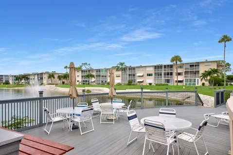$115,900 | 2581 Garden Drive North, Unit 206, Lake Worth, FL 33461