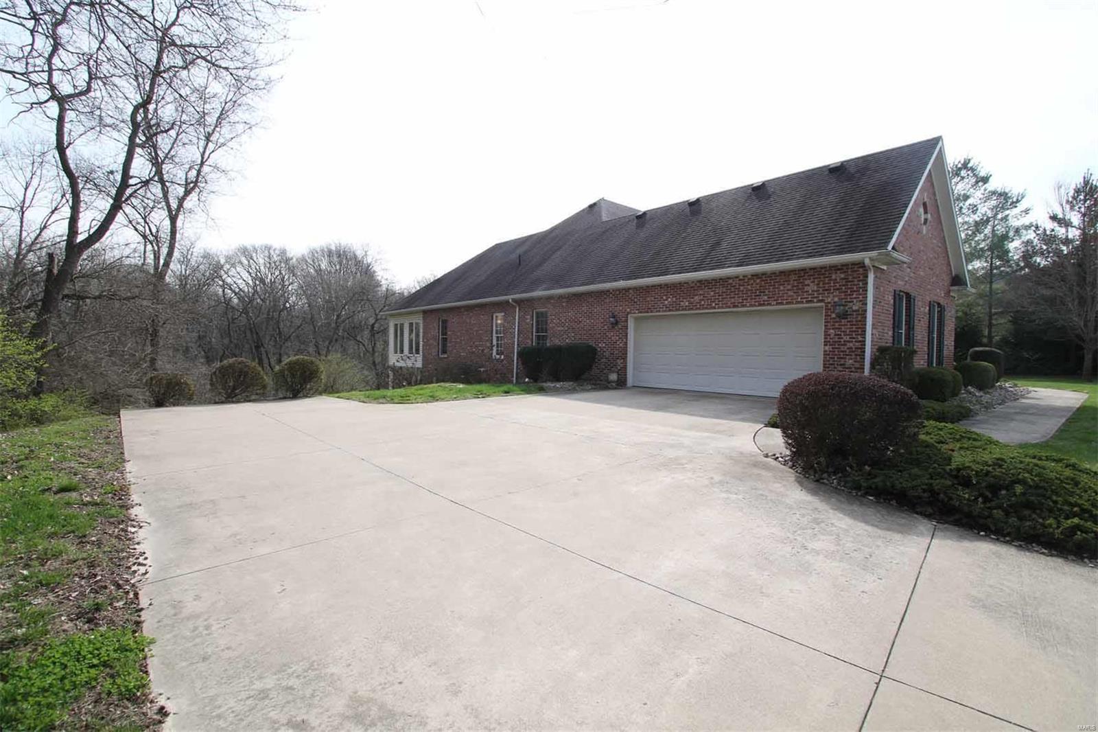 4519 Eagle Ridge Court Godfrey, IL 62035 - Photo 9 of 26 Gallery Image 9