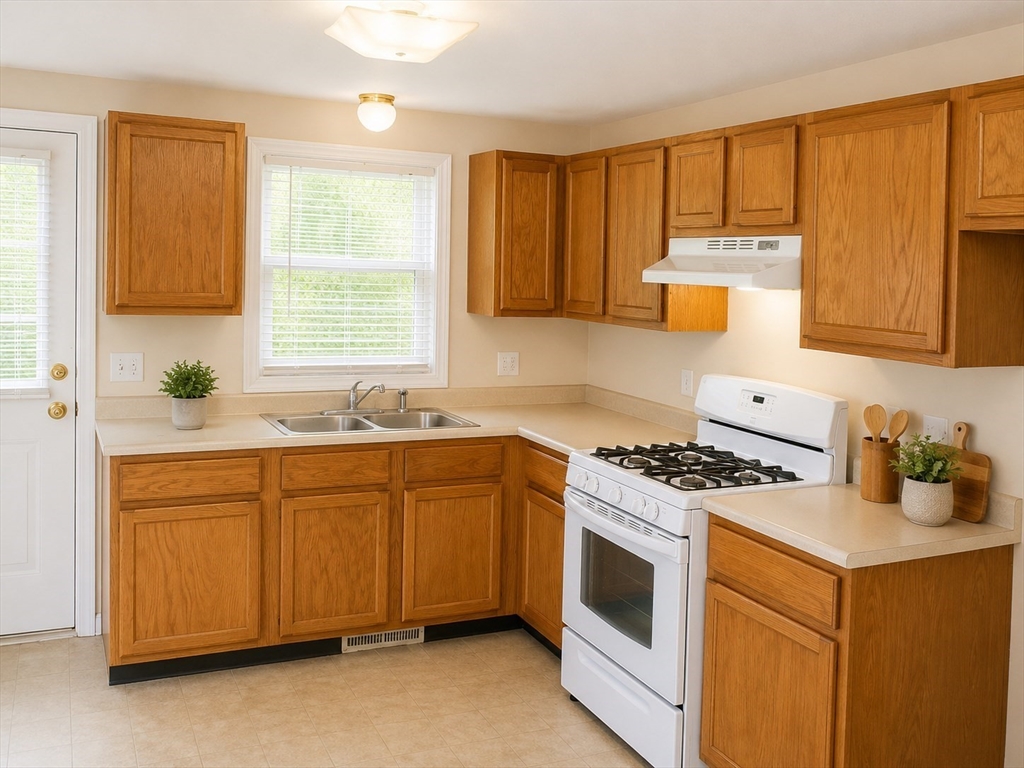 81-83 Blanding Street Springfield, MA 01151 - Photo 3 of 10