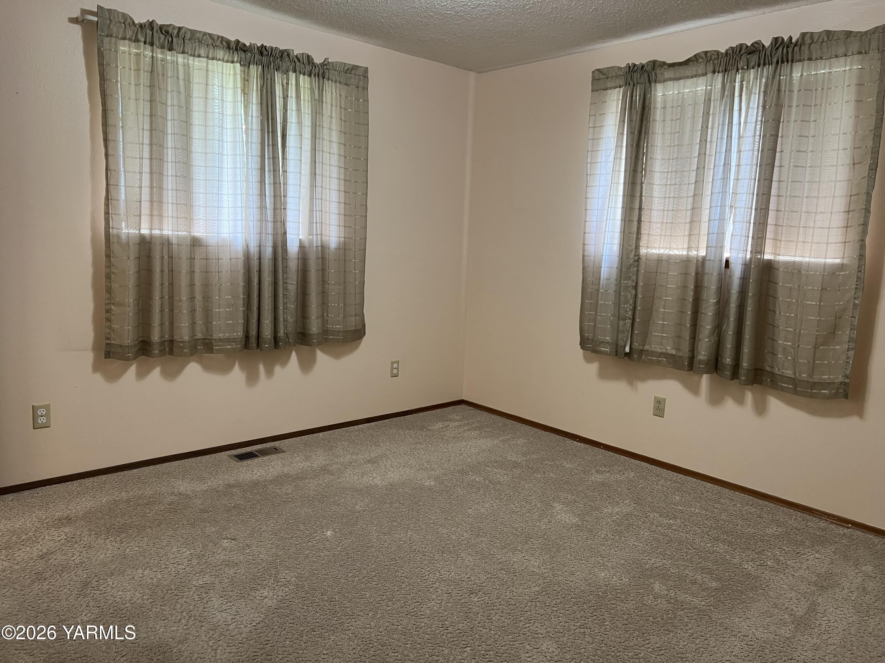2091 Ashue Road Wapato, WA 98951 - Photo 11 of 27 IMG_2196