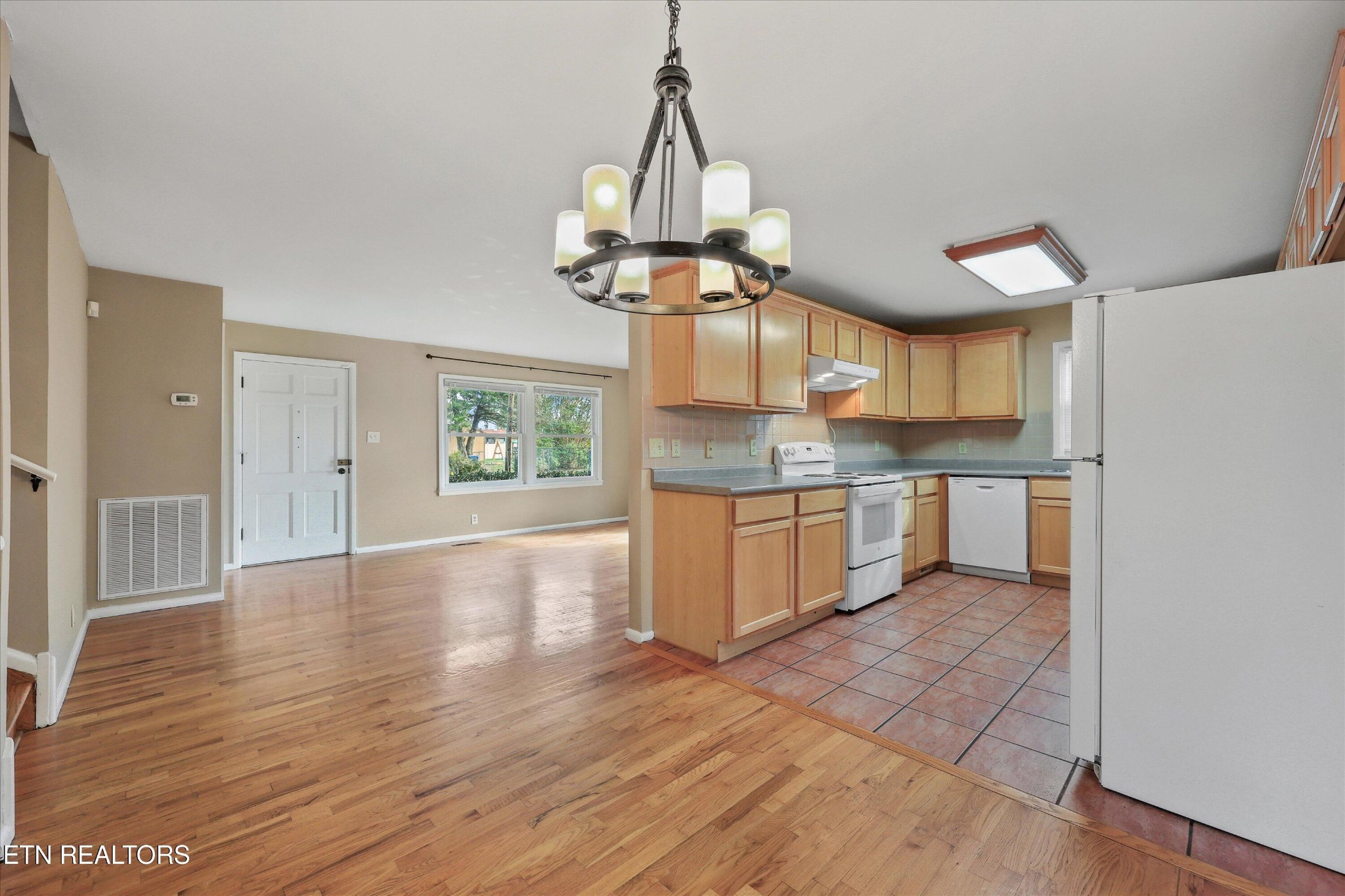 5709 Stoneleigh Road Knoxville, TN 37912 - Photo 11 of 38 Gallery Image 11