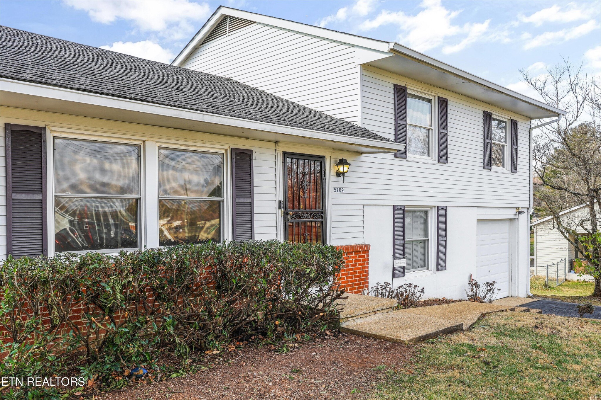5709 Stoneleigh Road Knoxville, TN 37912 - Photo 5 of 38 Gallery Image 5