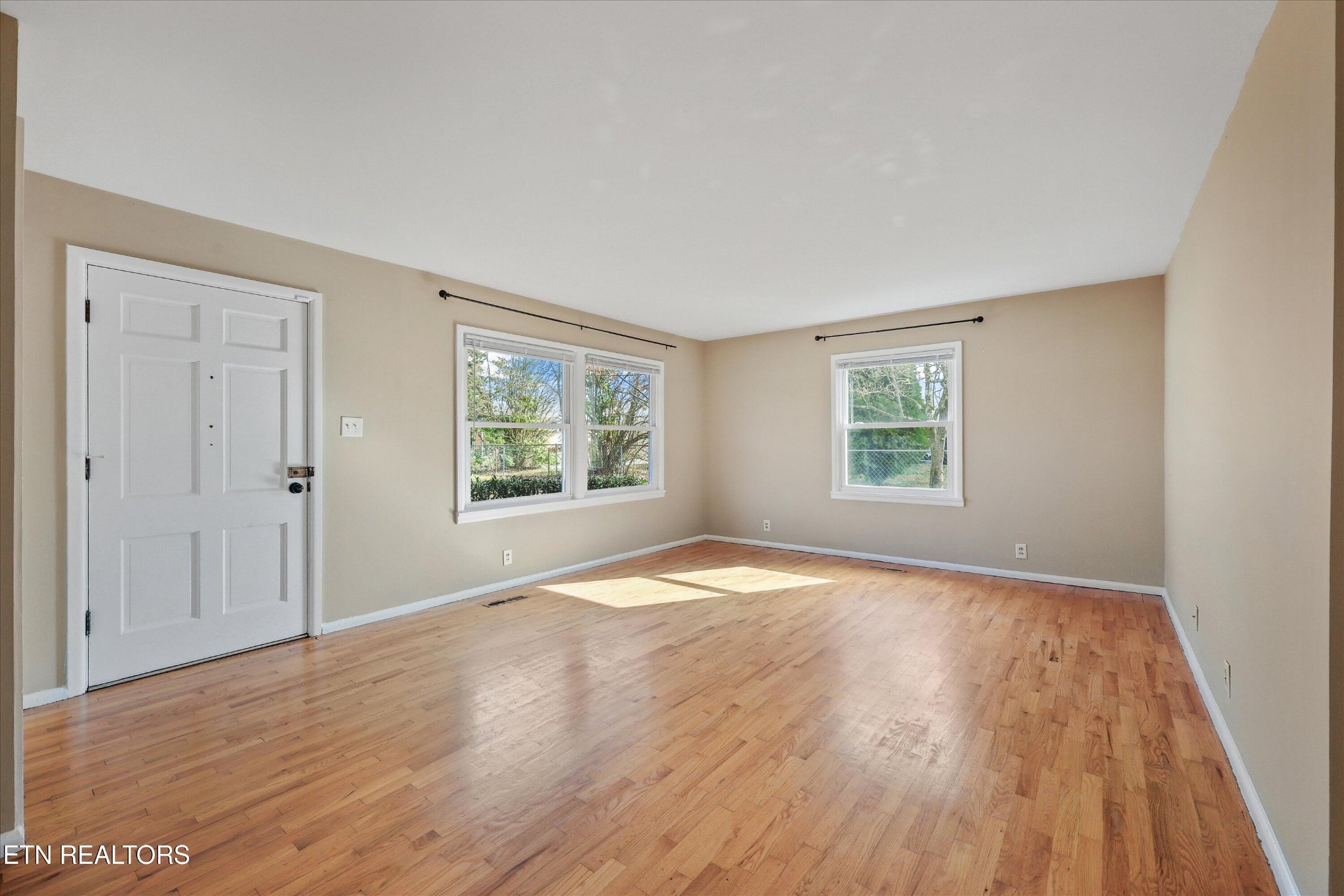 5709 Stoneleigh Road Knoxville, TN 37912 - Photo 8 of 38 Gallery Image 8
