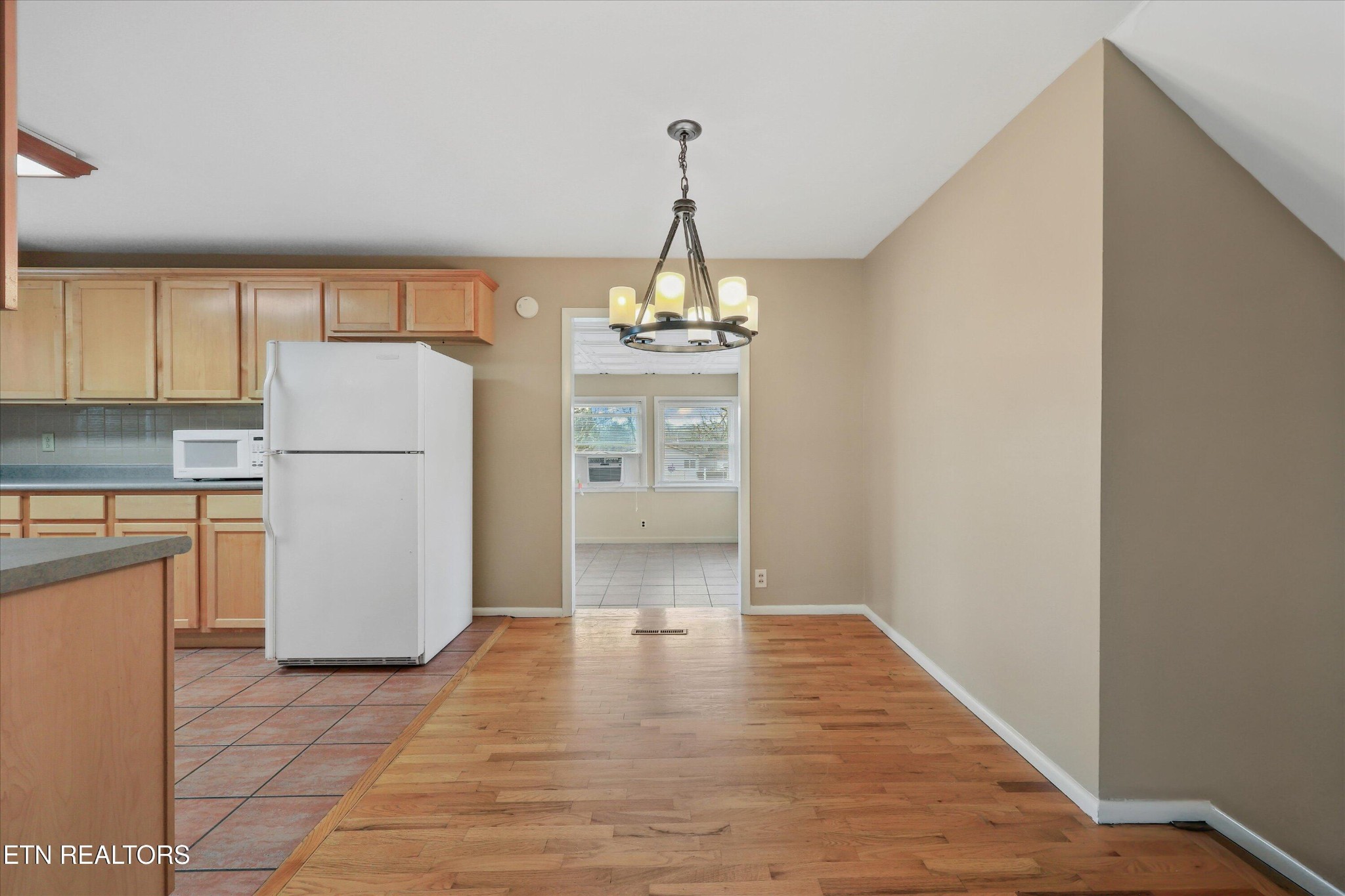 5709 Stoneleigh Road Knoxville, TN 37912 - Photo 10 of 38 Gallery Image 10