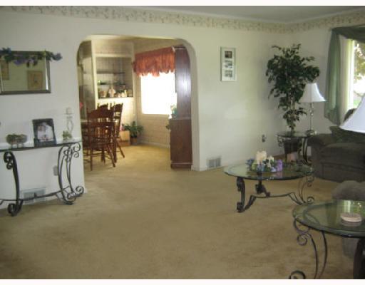 1259 Savannah Road New Castle, PA 16101 - Photo 2 of 8 Living Room.