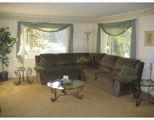1259 Savannah Road New Castle, PA 16101 - Photo 3 of 8 Living Room.