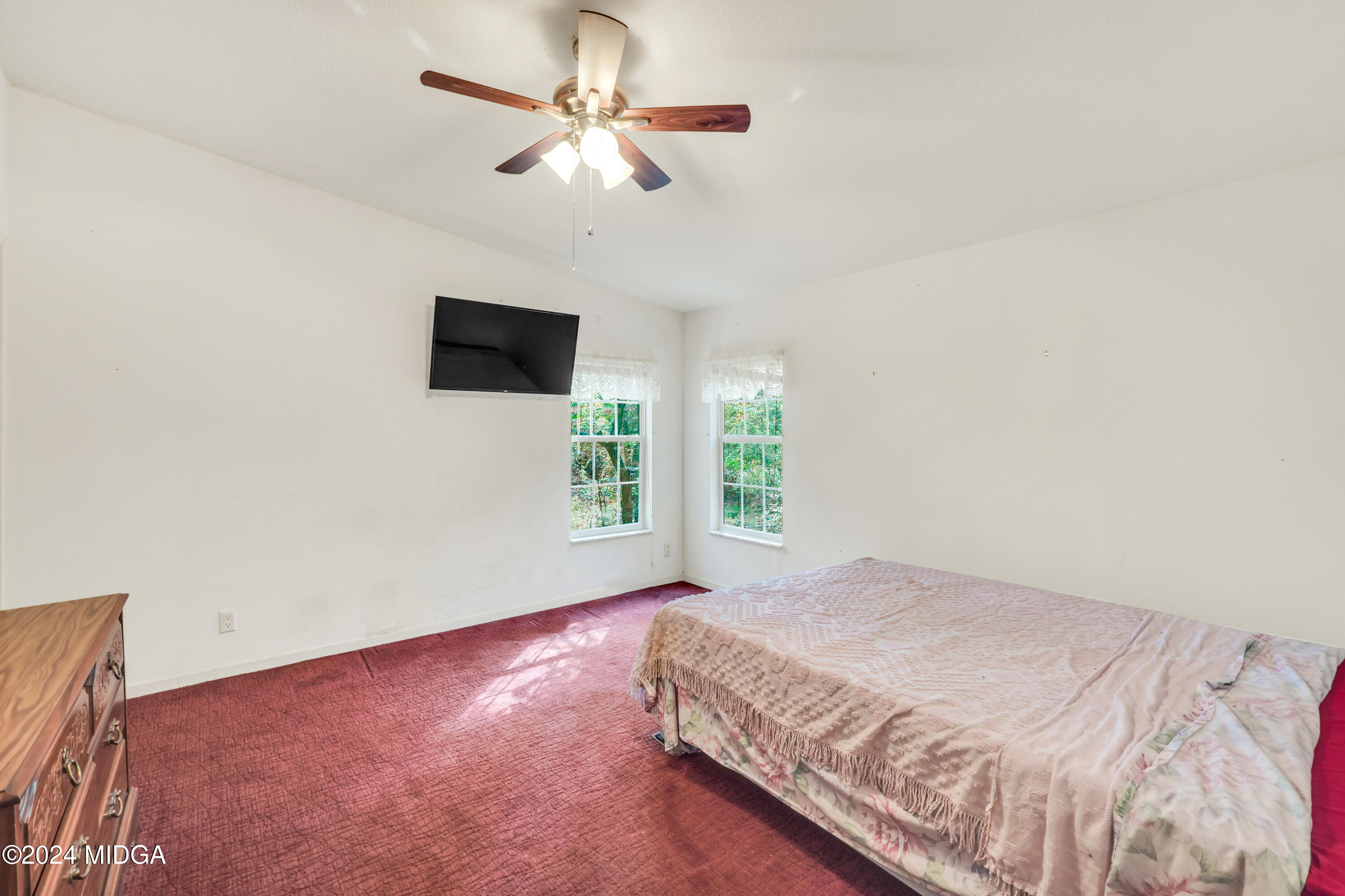 615 Fuller Road Culloden, GA 31016 - Photo 25 of 37 a bedroom with a large bed and a window
