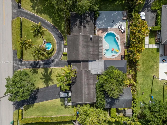 $2,450,000 | 8500 Southwest 70th Street, Miami, FL 33143