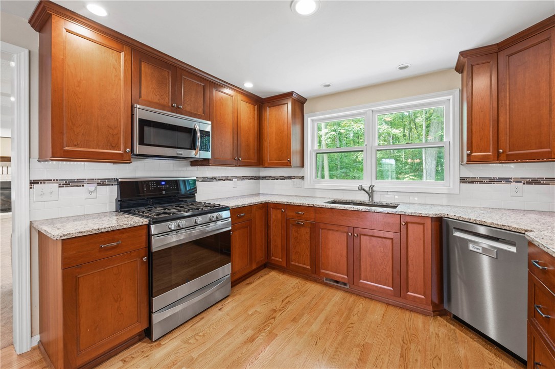 32 Summit Oaks Pittsford, NY 14534 - Photo 12 of 49