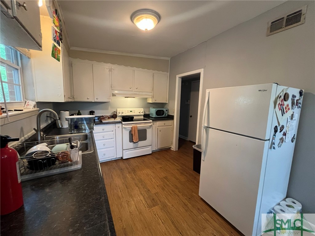 703 Stuart Street Savannah, GA 31405 - Photo 5 of 15