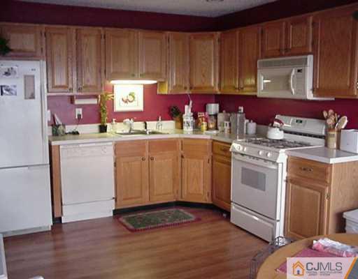 151 Prestwick Way Edison, NJ 08820 - Photo 3 of 8 Gallery Image 3