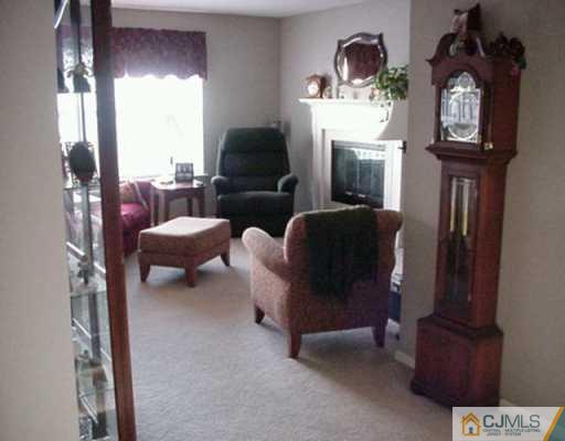 151 Prestwick Way Edison, NJ 08820 - Photo 4 of 8 Gallery Image 4