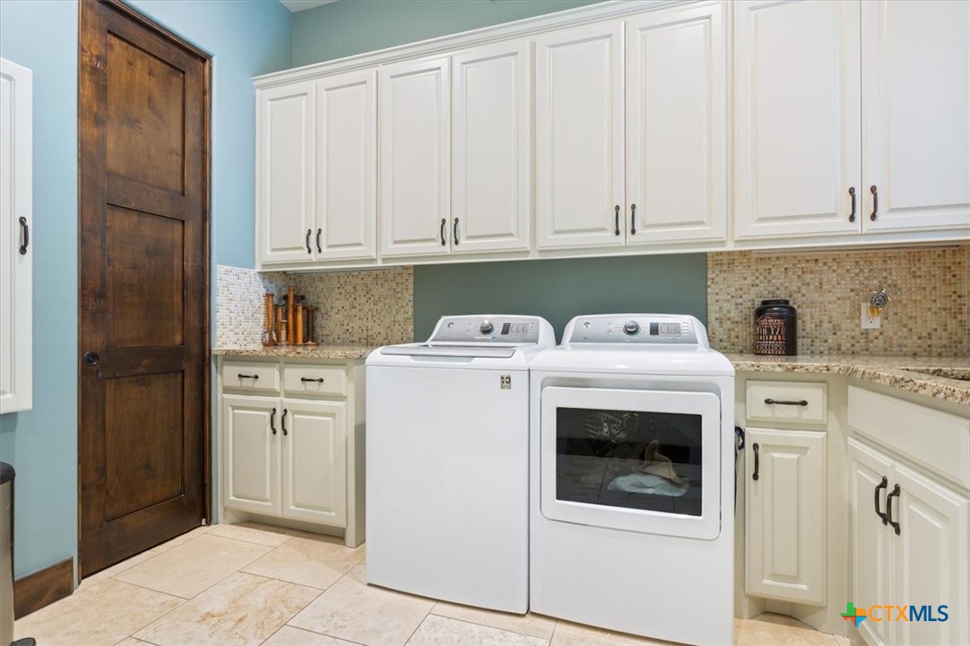 3319 Eagle Ridge Drive Harker Heights, TX 76548 - Photo 26 of 48 a utility room with dryer and washer