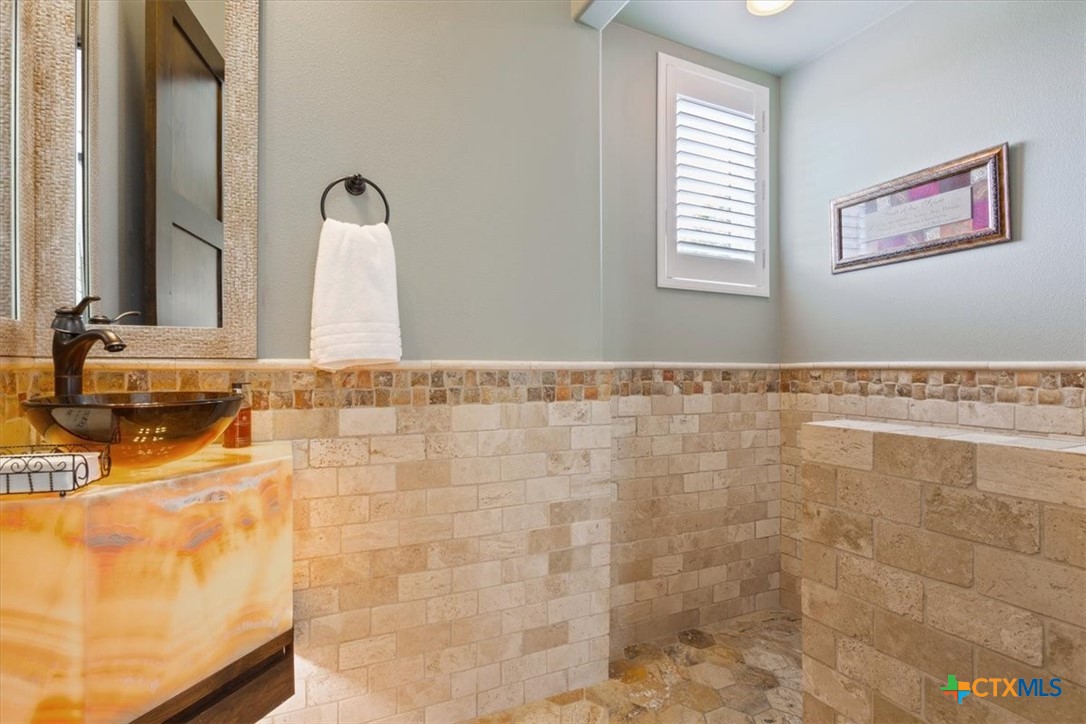 3319 Eagle Ridge Drive Harker Heights, TX 76548 - Photo 28 of 48 a bathroom with a bathtub and a shower