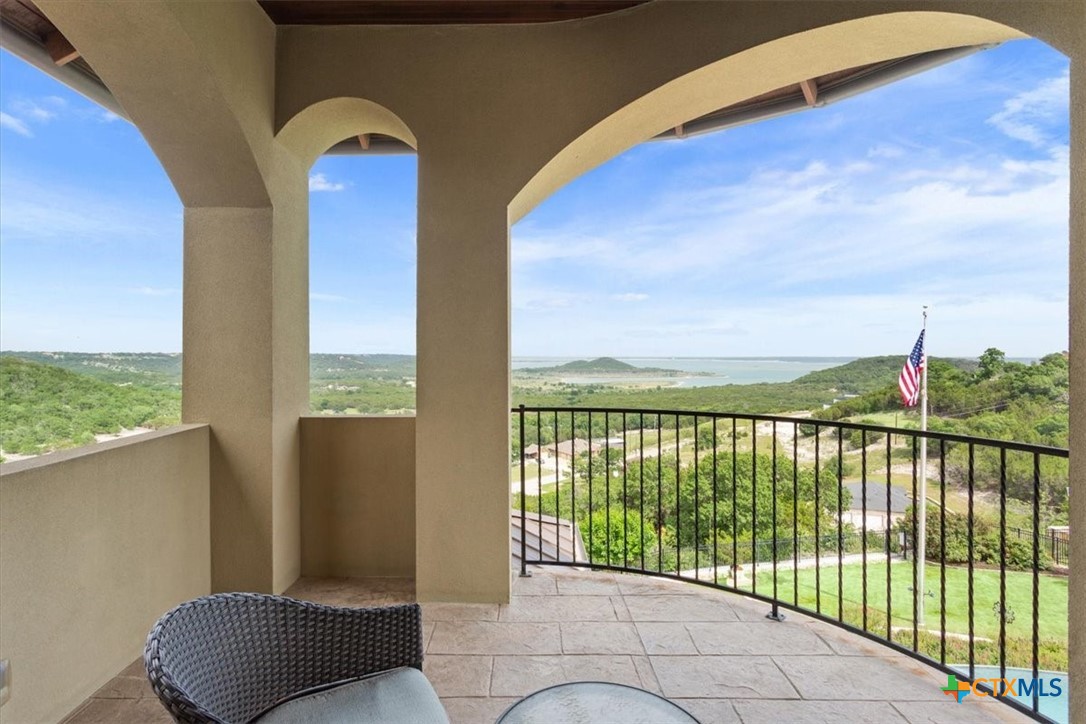 3319 Eagle Ridge Drive Harker Heights, TX 76548 - Photo 34 of 48 a view of balcony with couch