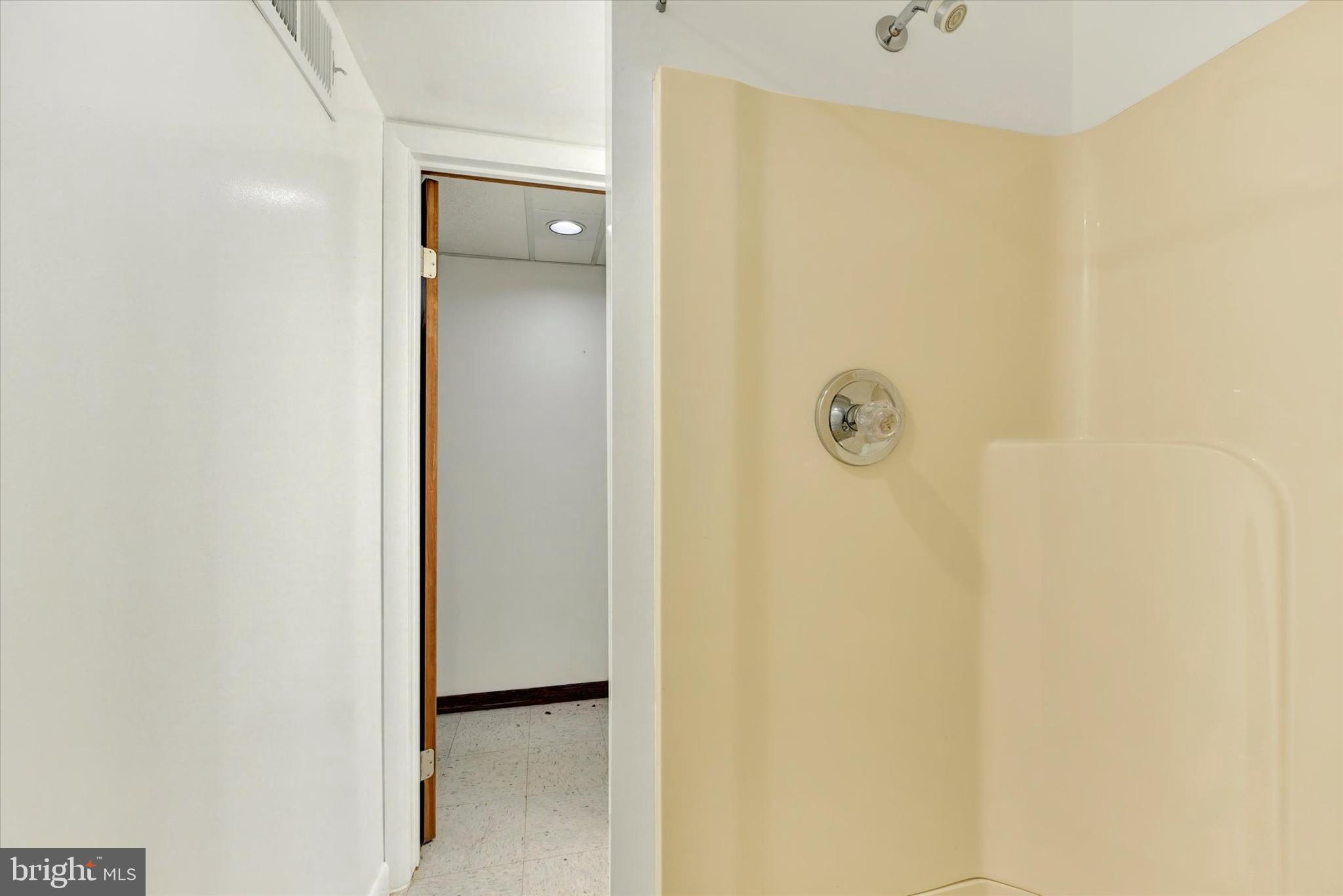 8122 Glen Gary Road Towson, MD 21286 - Photo 34 of 48