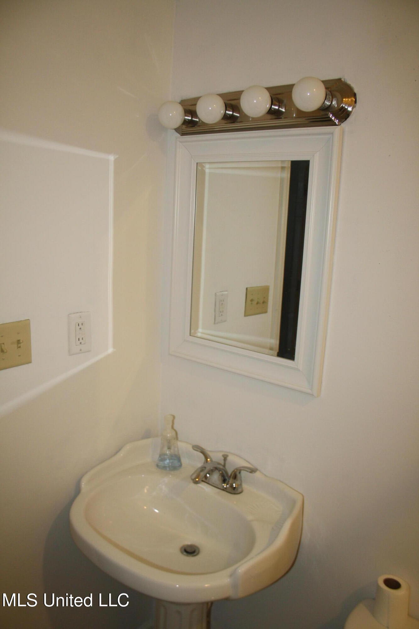 1334 Brownlee Road Sarah, MS 38665 - Photo 11 of 24 bath2