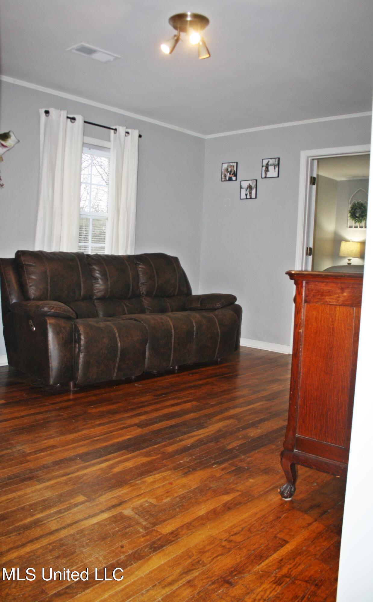 1334 Brownlee Road Sarah, MS 38665 - Photo 3 of 24 livingroom