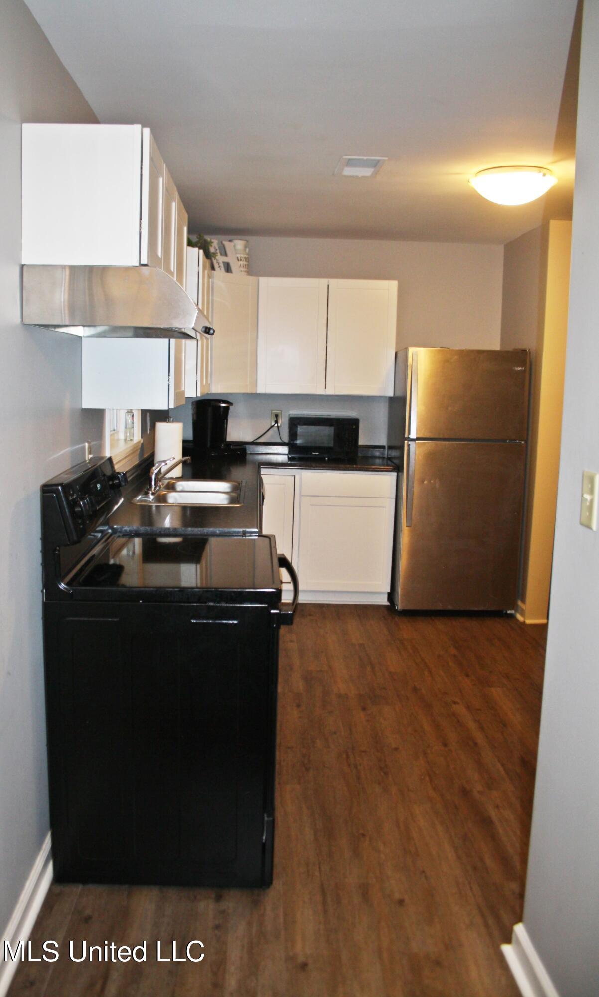 1334 Brownlee Road Sarah, MS 38665 - Photo 6 of 24 kitchen3