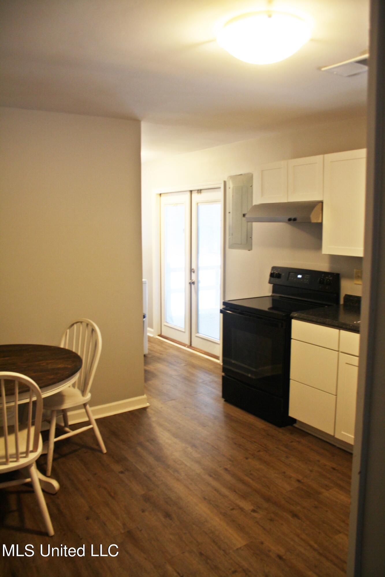 1334 Brownlee Road Sarah, MS 38665 - Photo 7 of 24 Kitchen4