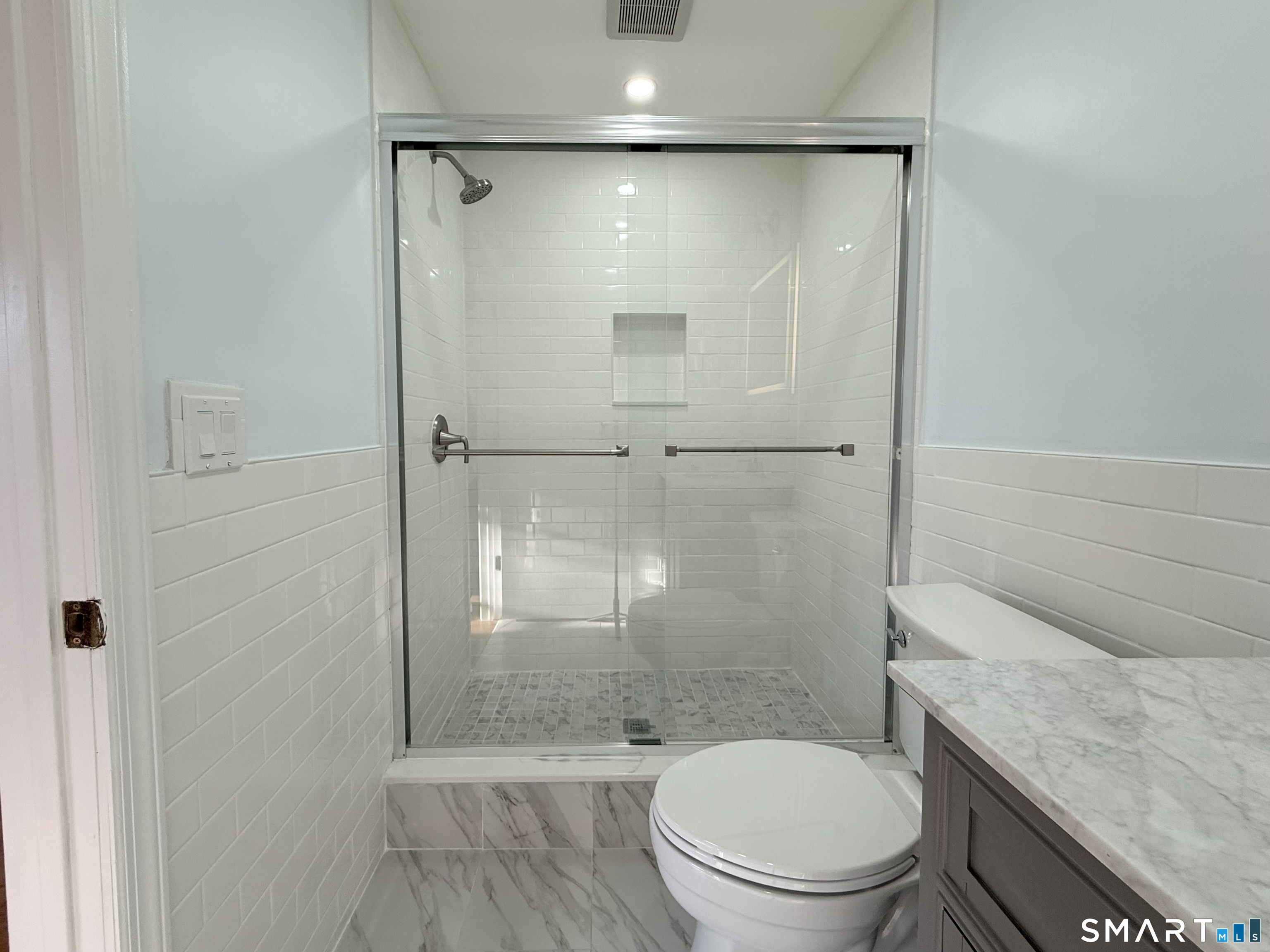 228 Jennings Road Fairfield, CT 06825 - Photo 5 of 17 Main Bedroom - En-suite bathroom