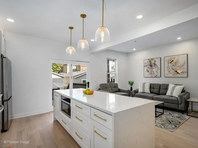 $1,499,900 | 1910 West George Street, Chicago, IL 60657