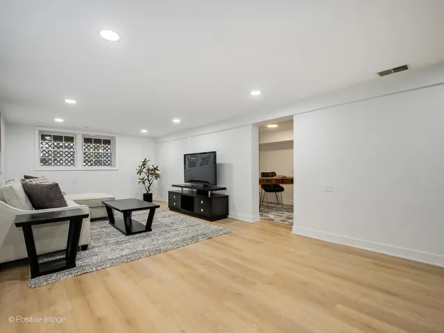 $1,499,900 | 1910 West George Street, Chicago, IL 60657