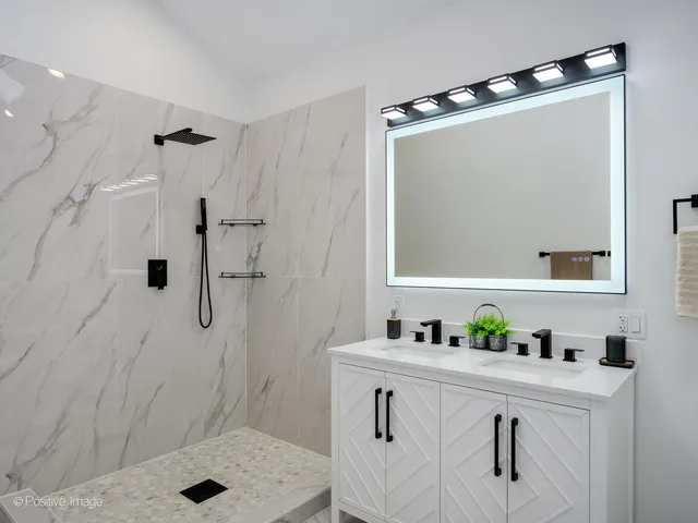 $1,499,900 | 1910 West George Street, Chicago, IL 60657