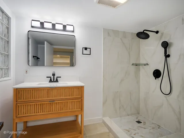 $1,499,900 | 1910 West George Street, Chicago, IL 60657