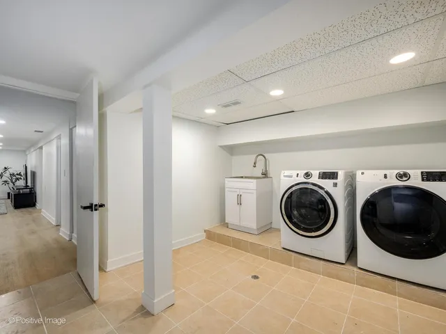 $1,499,900 | 1910 West George Street, Chicago, IL 60657