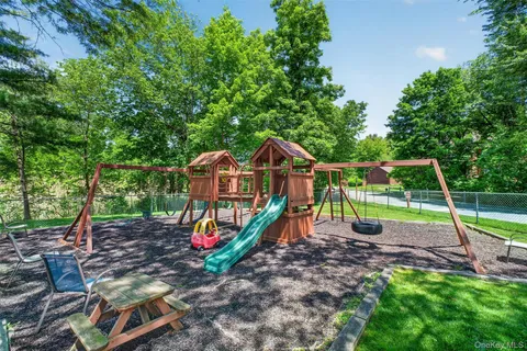 $425,000 | 204 Autumn Lane, Brewster, NY 10509