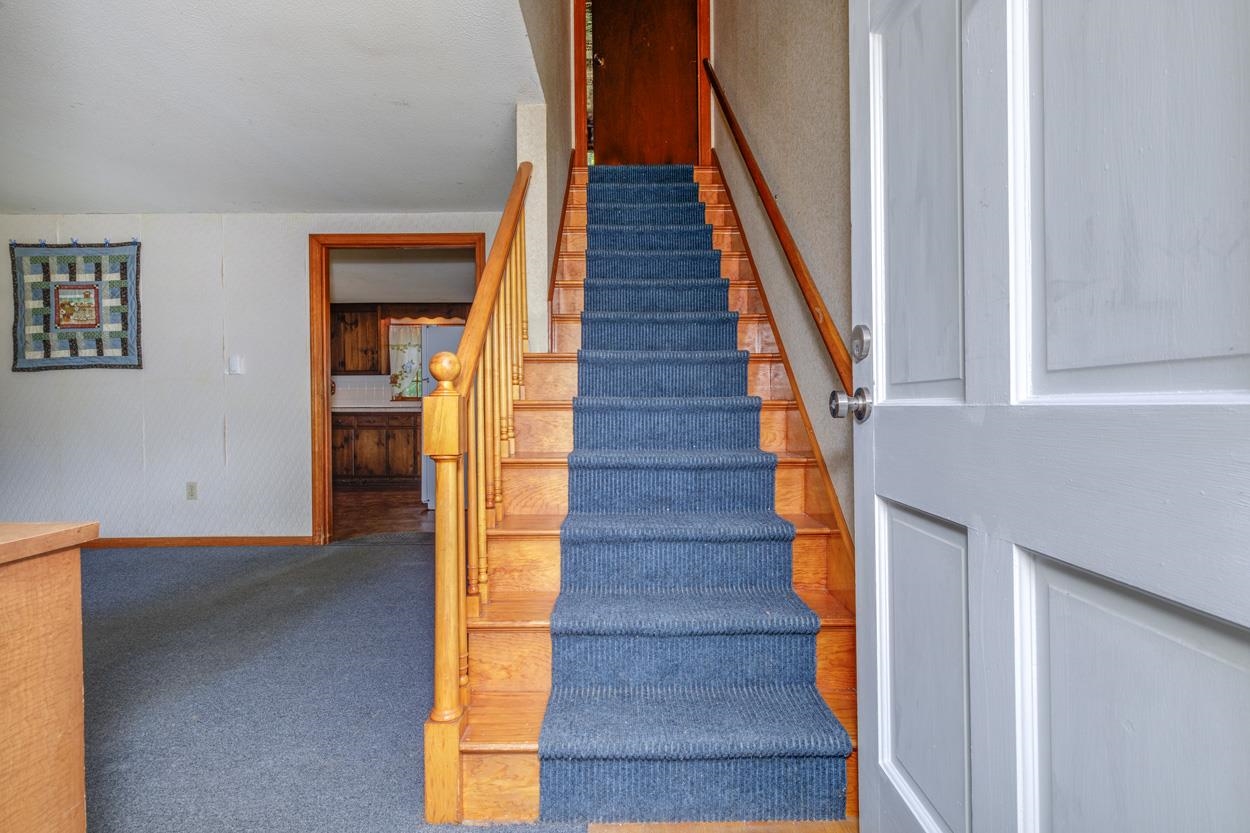 3 Madison Avenue Pelham, NH 03076 - Photo 2 of 42