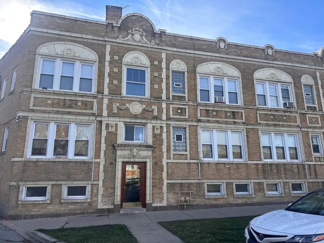 $1,325 | 4919 West Berteau Avenue, Unit 1, Chicago, IL 60641