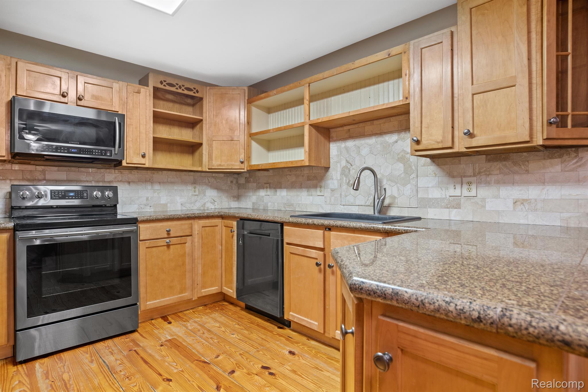 9467 Beecher Road Flushing, MI 48433 - Photo 19 of 39 Gallery Image 19