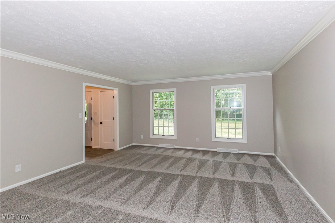 4164 Shaw Road Akron, OH 44333 - Photo 5 of 49 Living Room