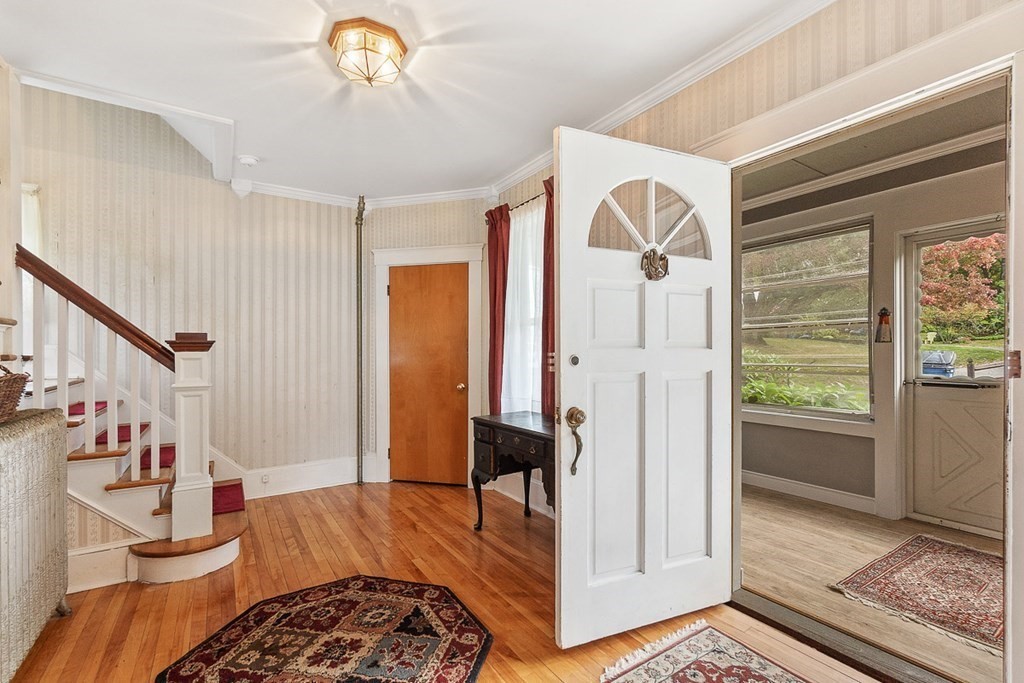 33 Lovell Road Holden, MA 01520 - Photo 4 of 35 Gallery Image 4