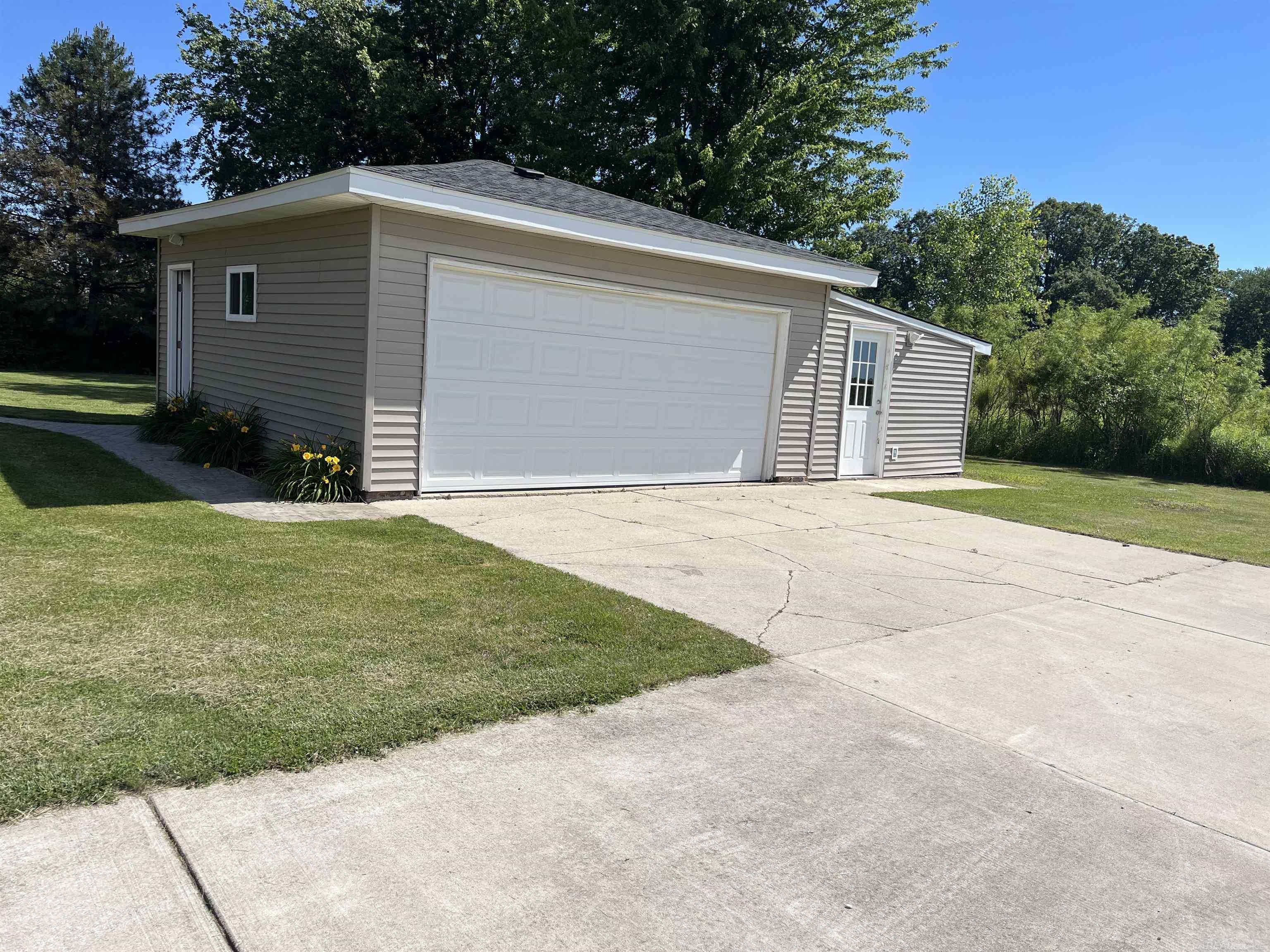 1120 Capac Road Allenton, MI 48002 - Photo 30 of 34