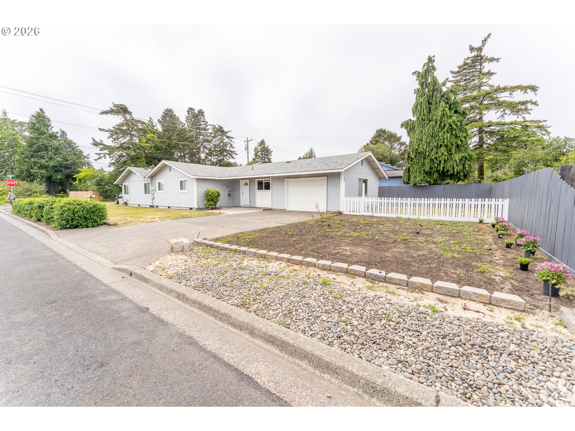 2025 Pine Street Florence, OR 97439 - Photo 4 of 29 Garden