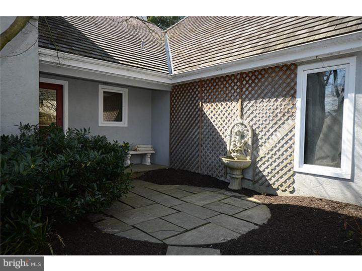 237 Ravenscliff Road Wayne, PA 19087 - Photo 2 of 25 Exterior Front