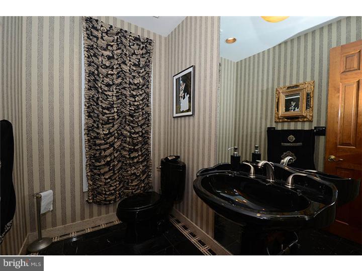 237 Ravenscliff Road Wayne, PA 19087 - Photo 12 of 25 Half Bath