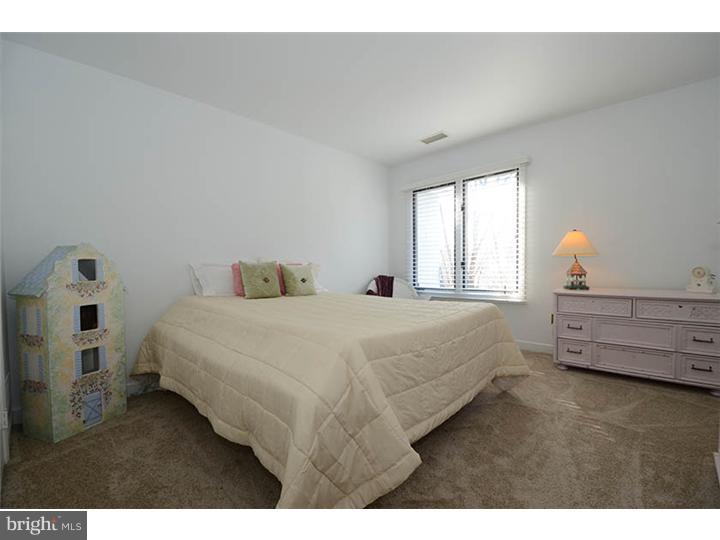 237 Ravenscliff Road Wayne, PA 19087 - Photo 16 of 25 Bedroom 2