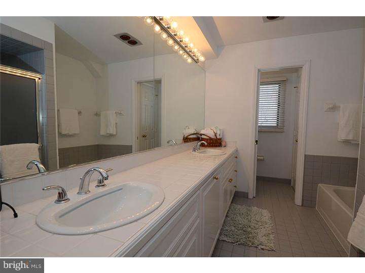 237 Ravenscliff Road Wayne, PA 19087 - Photo 18 of 25 Bathroom