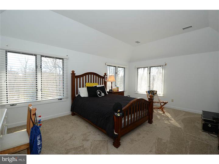 237 Ravenscliff Road Wayne, PA 19087 - Photo 19 of 25 Bedroom 4