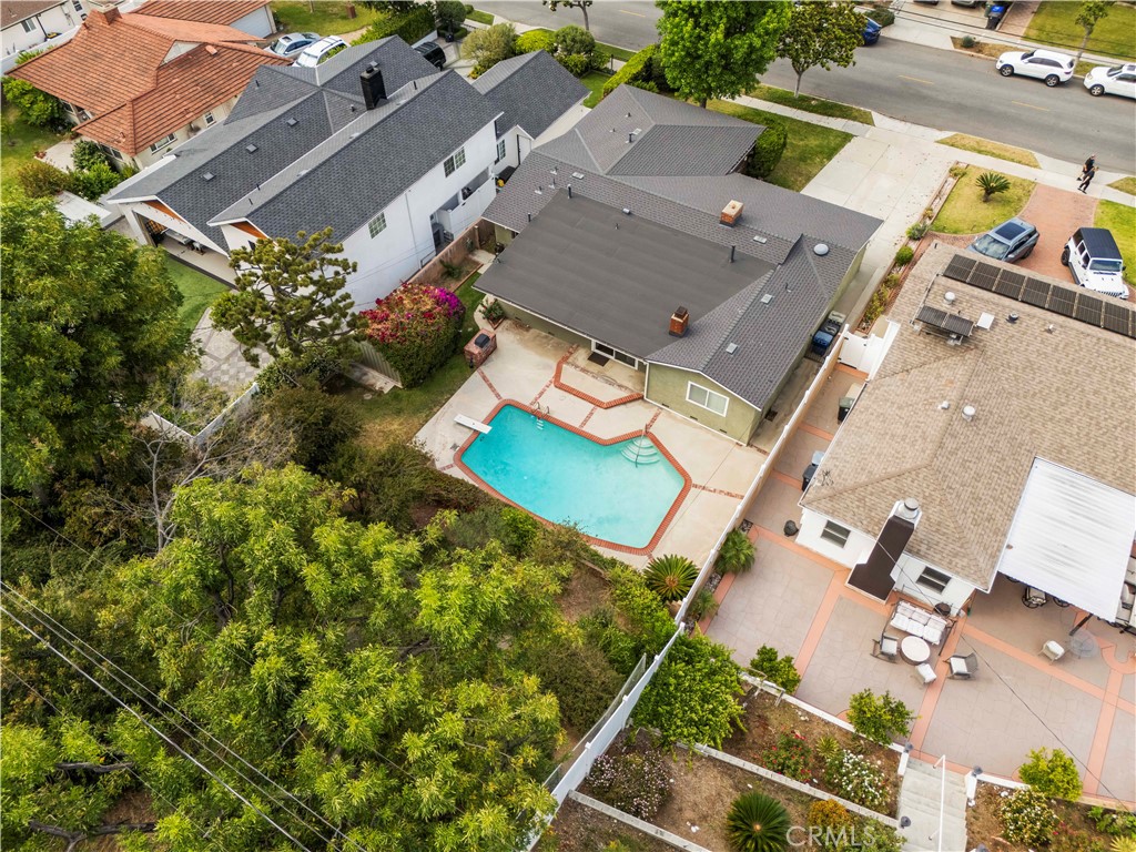 2724 North Kenneth Road Burbank, CA 91504 - Photo 4 of 35